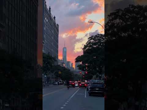 Happy Daylight Savings! Late Sunsets are back in NYC 👏 #newyorkcity #sunset #nyc