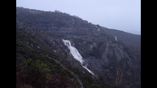 Las intensas lluvias inundan la Fervenza da Ola do Cenza en Vilariño de Conso