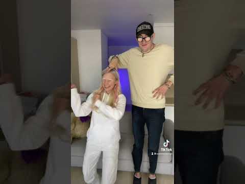 Крутит меня как хочет ????