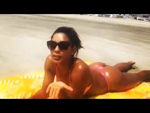 Rocío Miranda en la playa