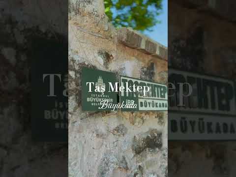Büyükada’ya gittiğinde mutlaka görmen gereken bir mekan: Taş Mektep 🏛️