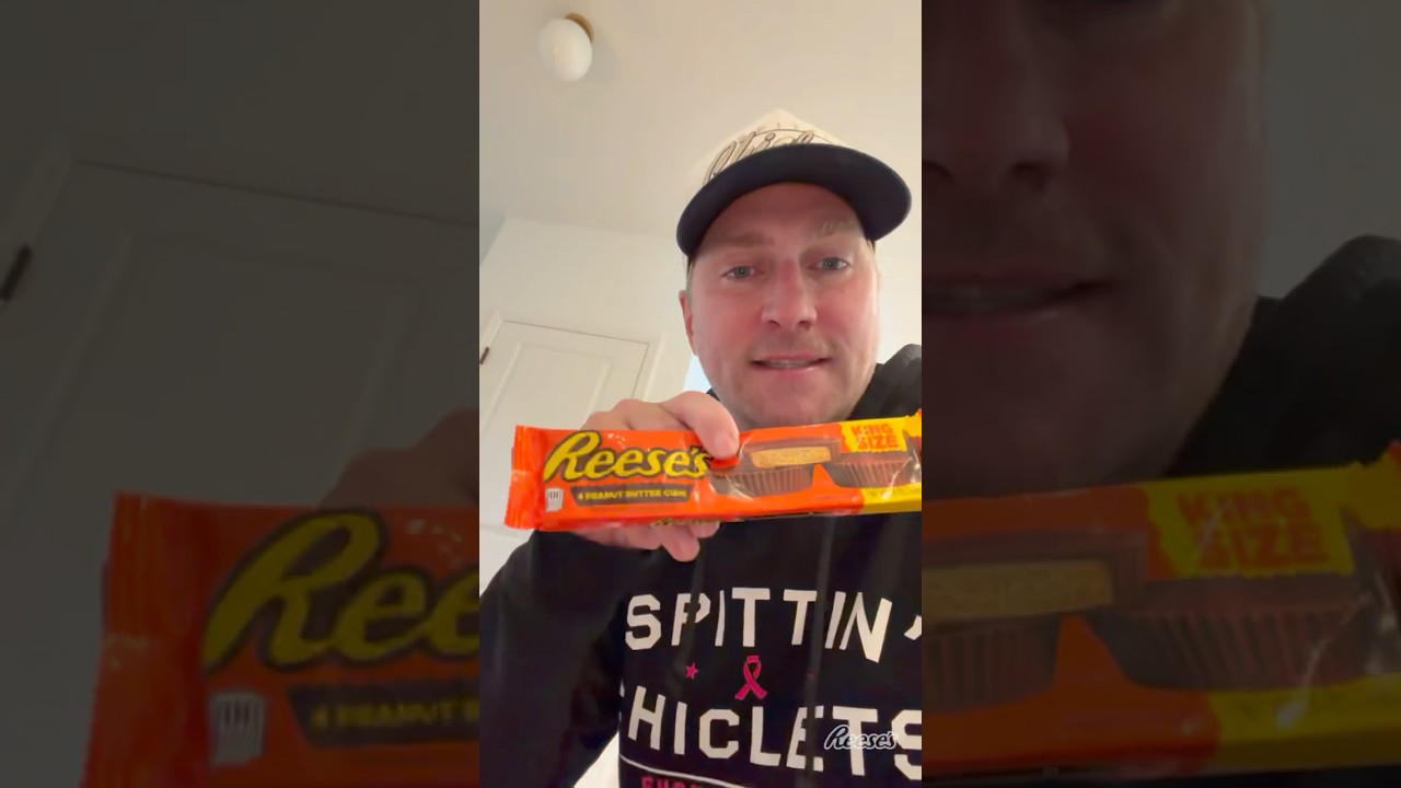 Hockey is finally back and there’s no better snack than @R@Reeseso enjoy during the games 🍫