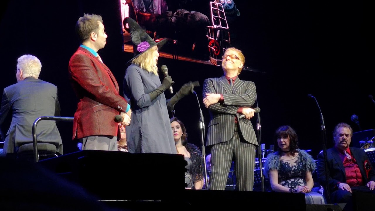 Danny Elfman and Catherine O'Hara sing kidnap the sandy claws at the Nightmare before Christmas live