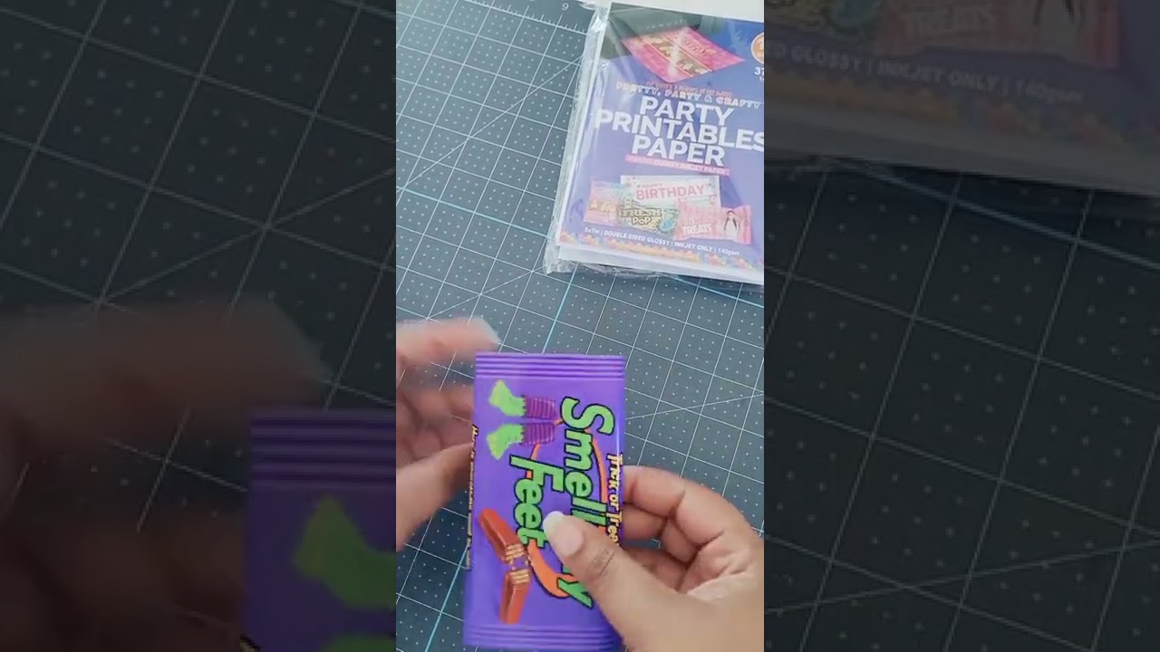 Custom Kitkat Halloween candy wrapper using 5x7 Mini party printables paper.