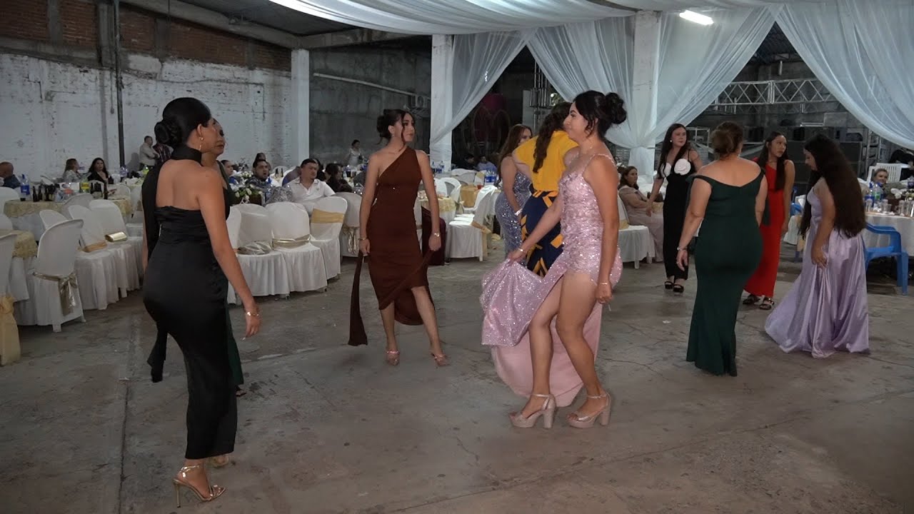 ASÍ ES UNA BONITA BODA EN NUESTRO PUEBLO #fiestasdepueblo #guerreromexico #fiesta #baile