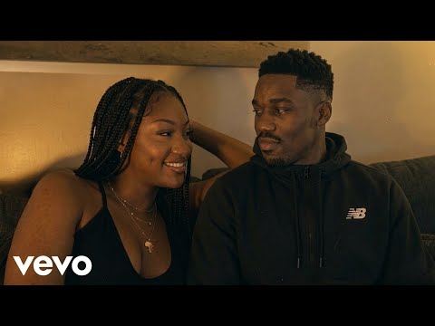 Capa de Tems ft . Giveon  - LOVE IN REVERSE  (official  lyrics  video )