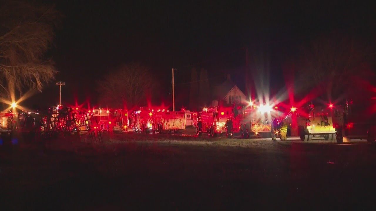 Crews battling barn fire in Outagamie County - YouTube