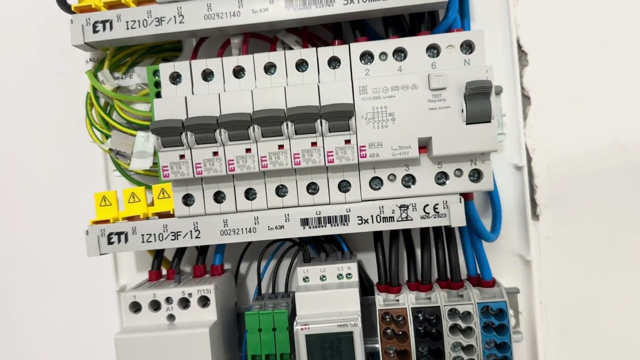 Tablou electric fǎcut de cǎtre client. De ce el poate si mulți 