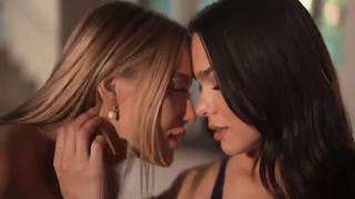 Girl Kissing Girl 152💕Soft Romantic Energy💋#wlw #lesbiankissing screenshot 2