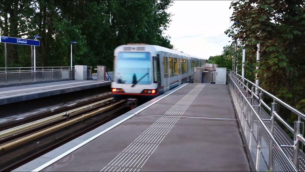 RET Metro 3*Type S vertrekt op Zalmplaat richting Nesselande