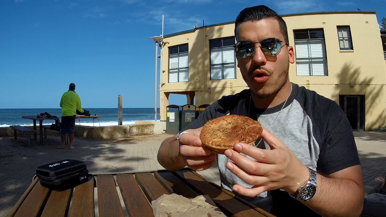 Canadian Foodie: Trying Australian Meat Pie For The First Time !