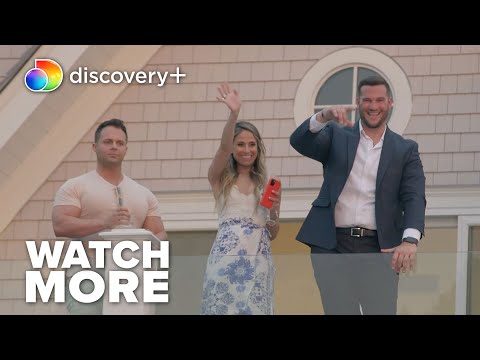 Peggy Gives Tour of Multimillion-Dollar Mansion | Selling The Hamptons | discovery+