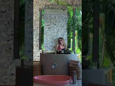 Tatile tam gaz devam eden Sinem Kobal'dan yeni paylaşım: Biraz pembe