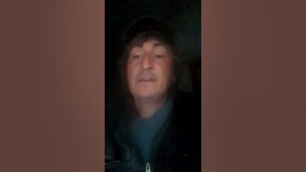 Исполнитель песни дарите женщинам цветы. Г. Дарите женщинам цветы поёт баба?. Песня танец арива в лагере. Ренат ибрагимов молодой.