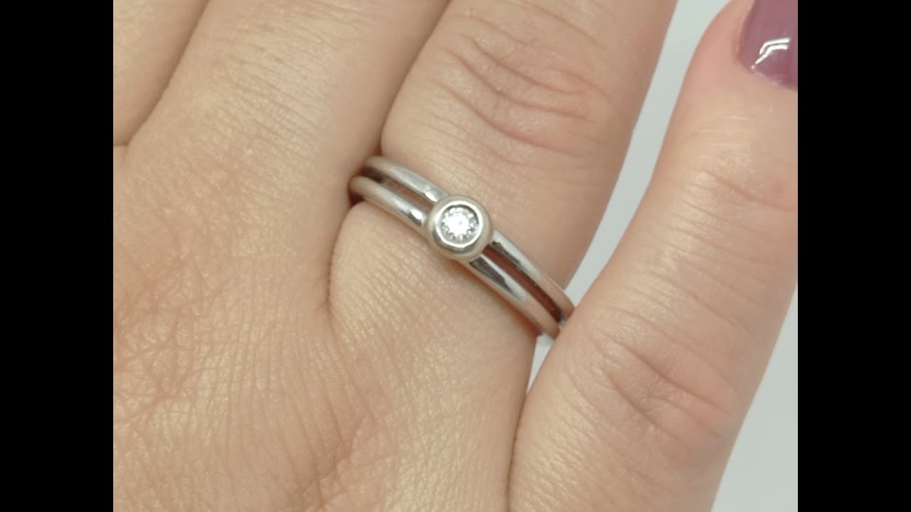 H. Stern - Anel Solitário de ouro 18k, com design dois fios, e um excelente brilhante