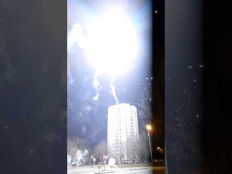 Stormy Flash Salut