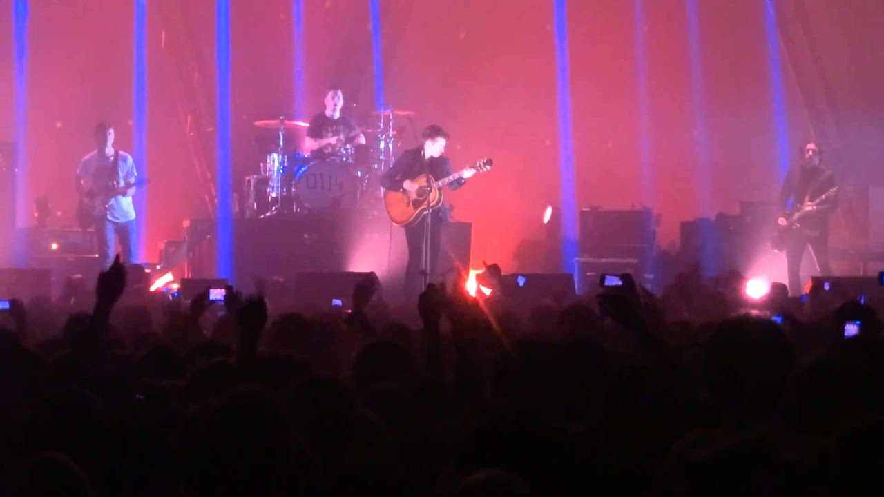 Arctic Monkeys - Piledriver Waltz live @ Zenith de Paris 2013 / France