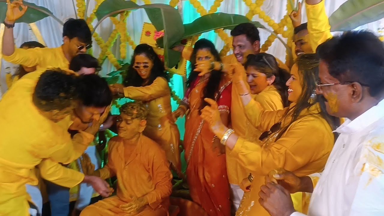 हळदीची झलक आणि चिकनचा लोनचा 