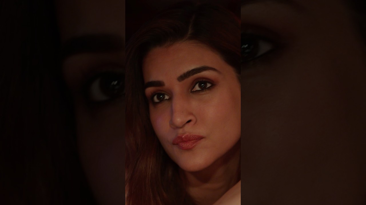 Kriti Sanon's TWIN Sister Tries To Make Her JEALOUS in 