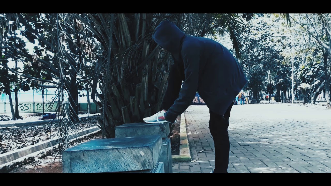 Contoh iklan sepatu rebook part 2