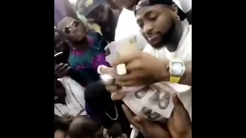 THE MOMENT DAVIDO SPRAYS PASUMA ON STAGE