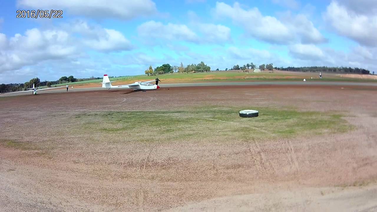 [RL/Flying YNRG] Observing some random glider towing preparation