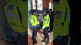 确实有一说一上海女警都好好看，美貌与智慧并存的感觉！#警察小姐姐 #上海街拍 #police #上海警察