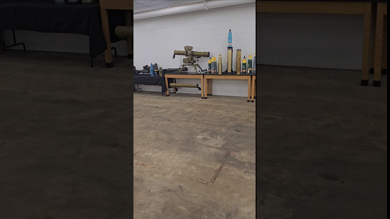 152-мм танковые снаряды и морские 8-дюймовые снаряды... 