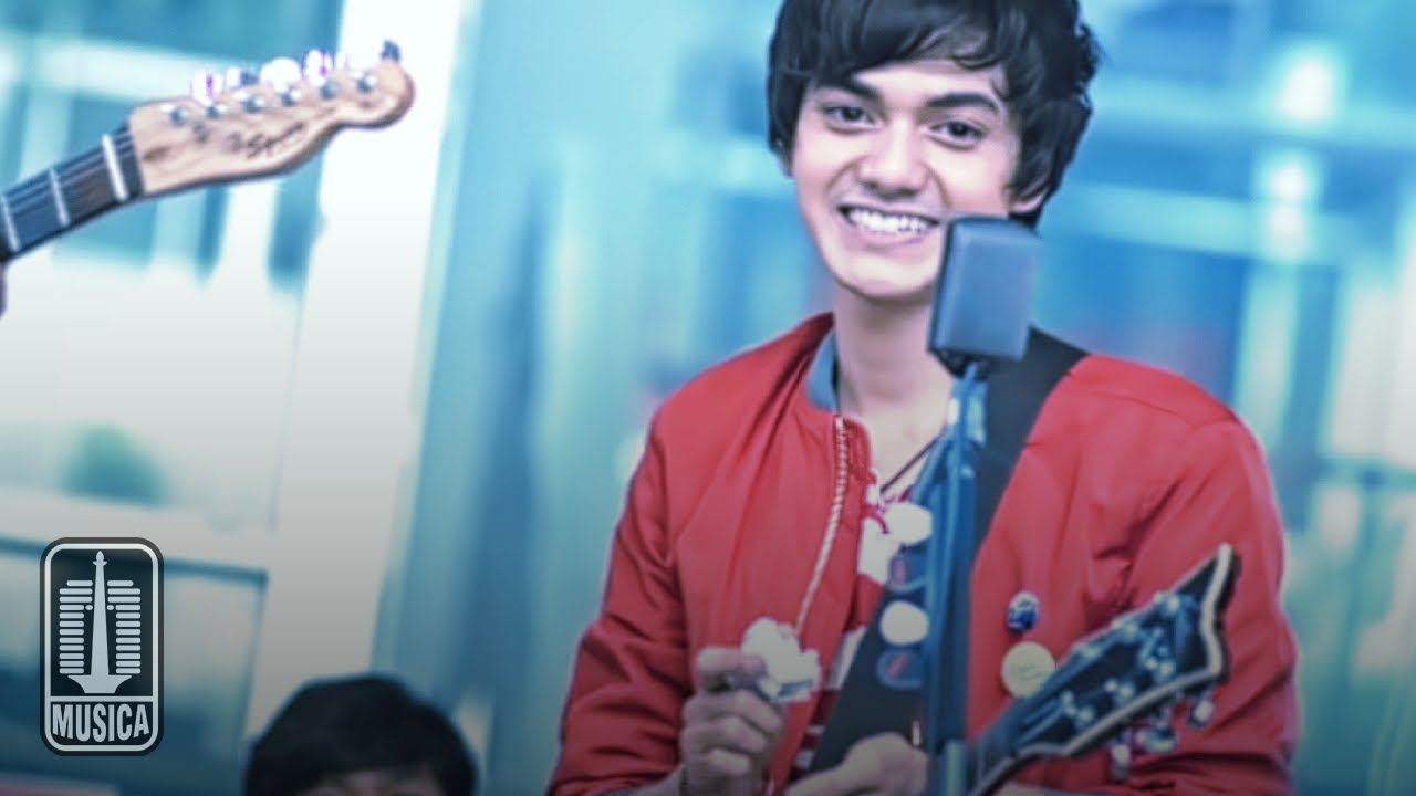 FRIDAY - Biarkan Ku Menanti (Official Music Video)
