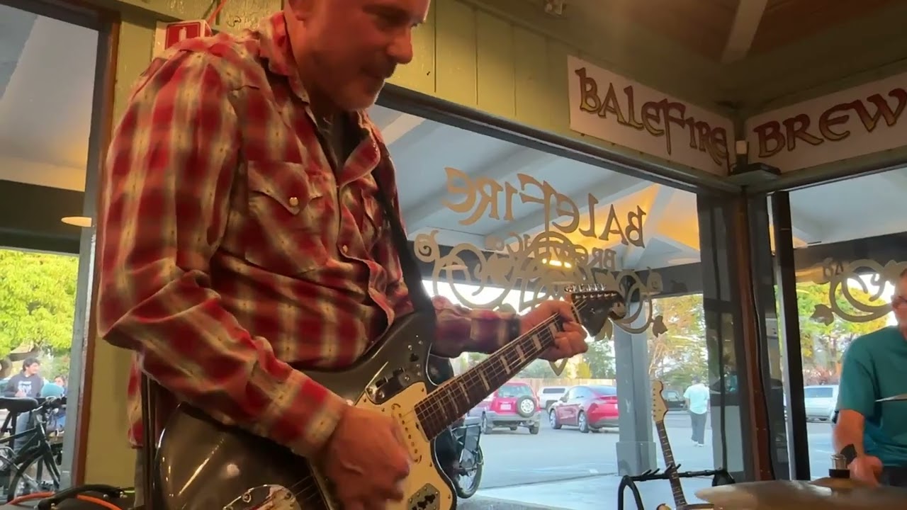 The New Shockwaves - "Eddie Goes Surfing"