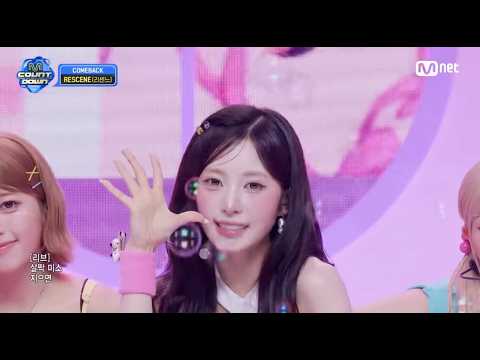 두 눈을 깜박이며 살짝 미소지으면 모음