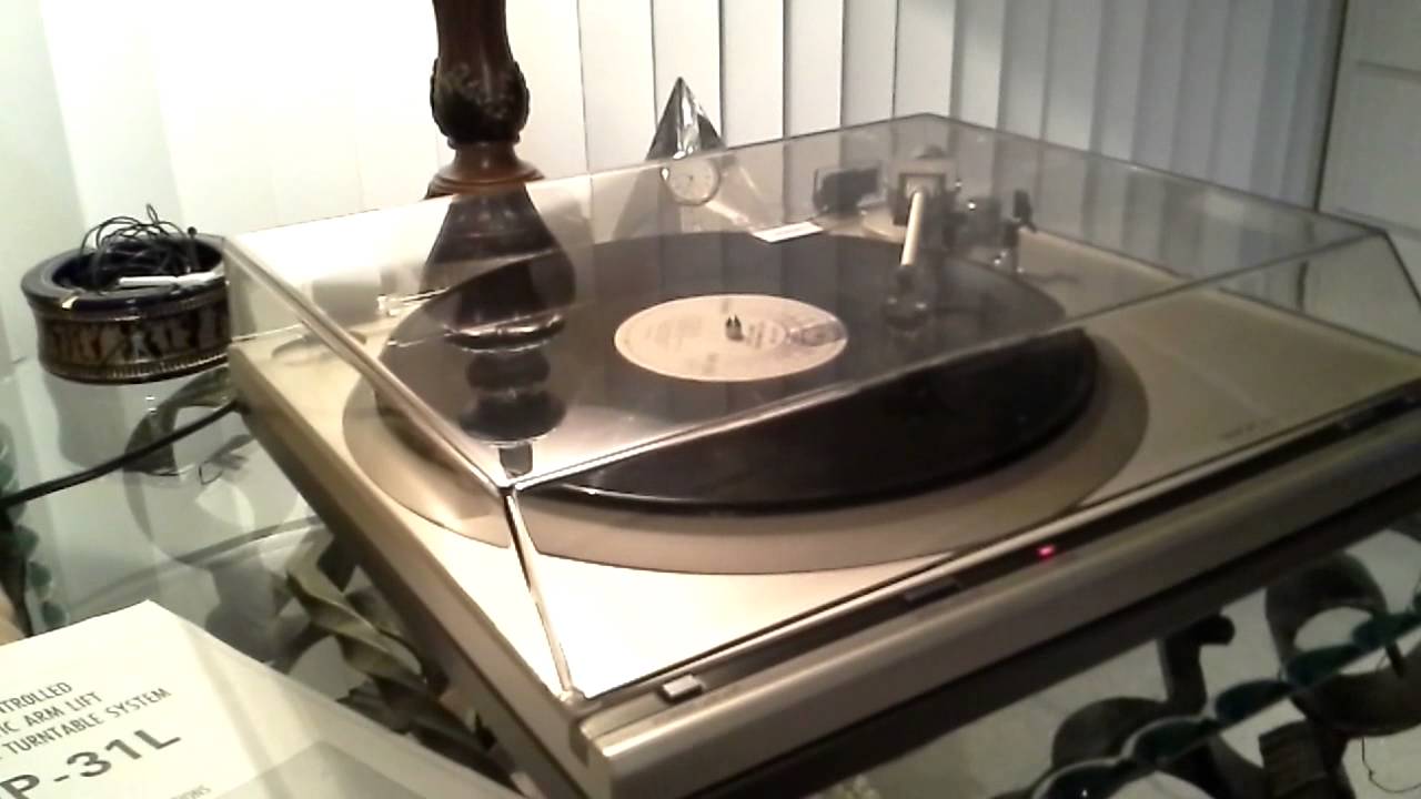 Platine vinyle Denon DP-29F - Préampli phono intégré, légère et simple