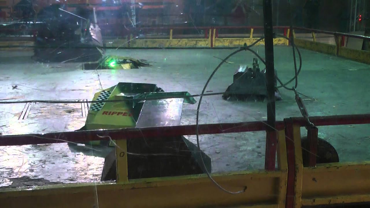 Robot Wars 2013 Guildford - Ripper & Titan vs Manta & Dystopia - YouTube