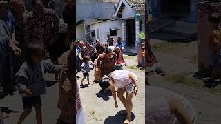 Rebutan Uang Mandikan Armada Baru Toples 