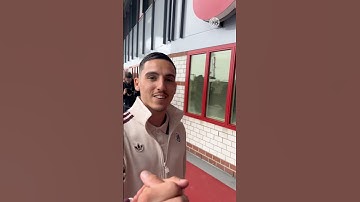 Oscar Gloukh’s first Ajax day! 📲