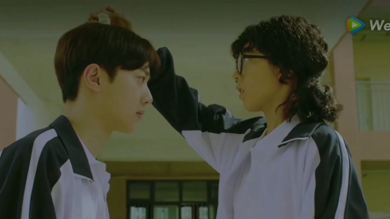 ugly duckling secretly falls in love with her high school senior