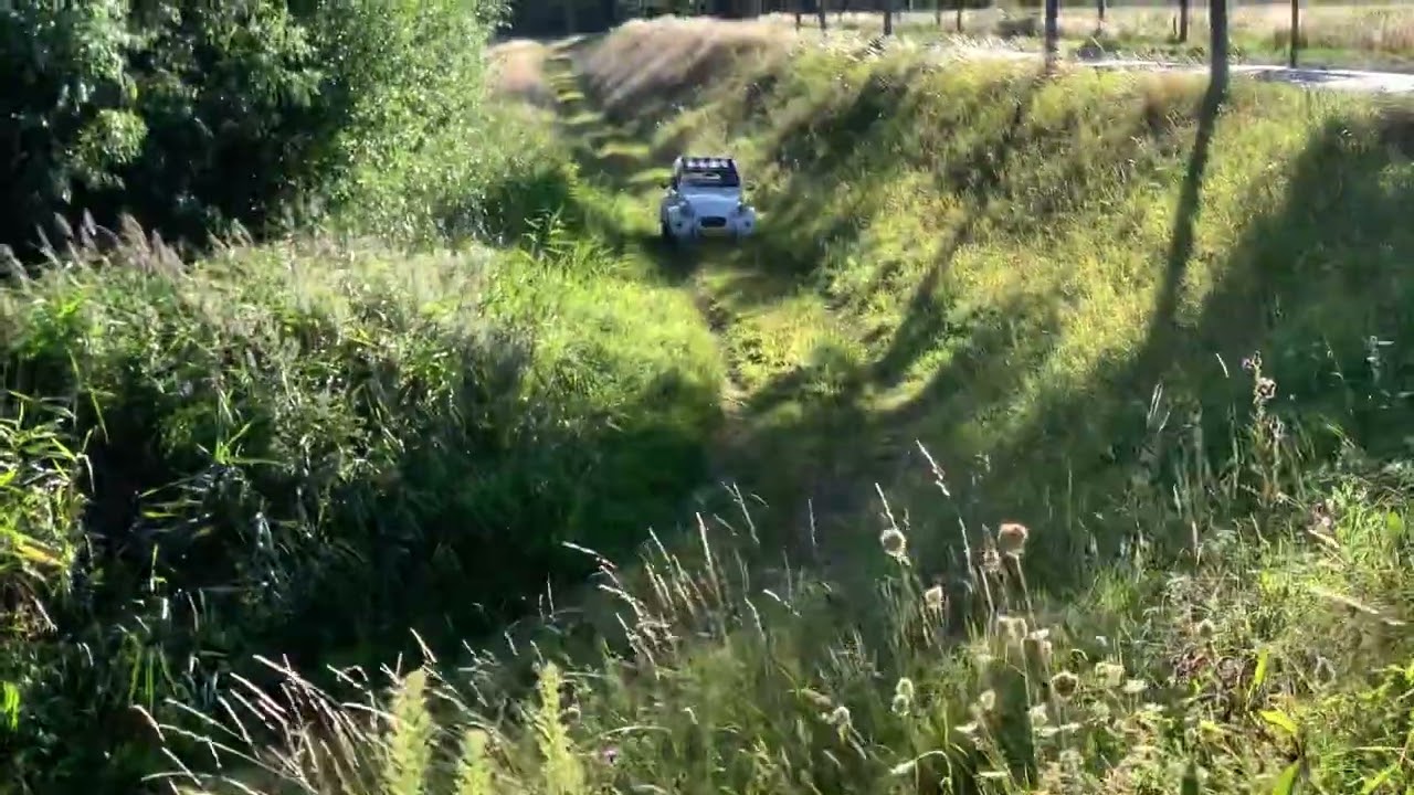 Citroën 2cv off-road ride