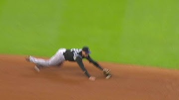 COL@HOU: Tulo makes a diving stop and gets the out
