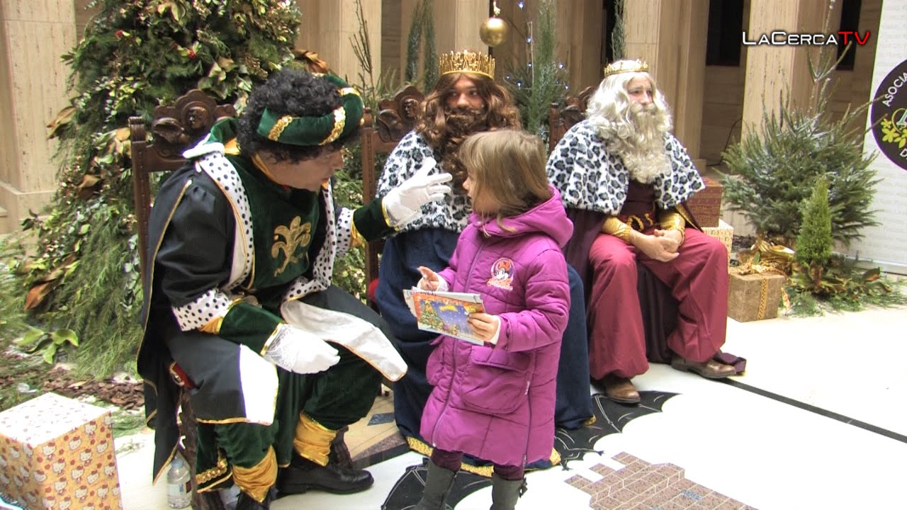 Los Reyes Magos de Oriente, recogen las cartas de los niños de Albacete en el Ayuntamiento