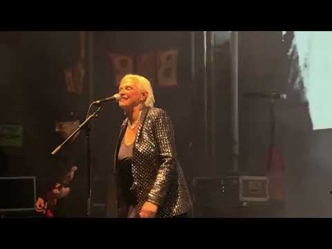 Anja Huwe - Rabenschwarz (Live @ Volksbühne am Rosa-Luxemburg-Platz, 28.09.2025, Berlin)