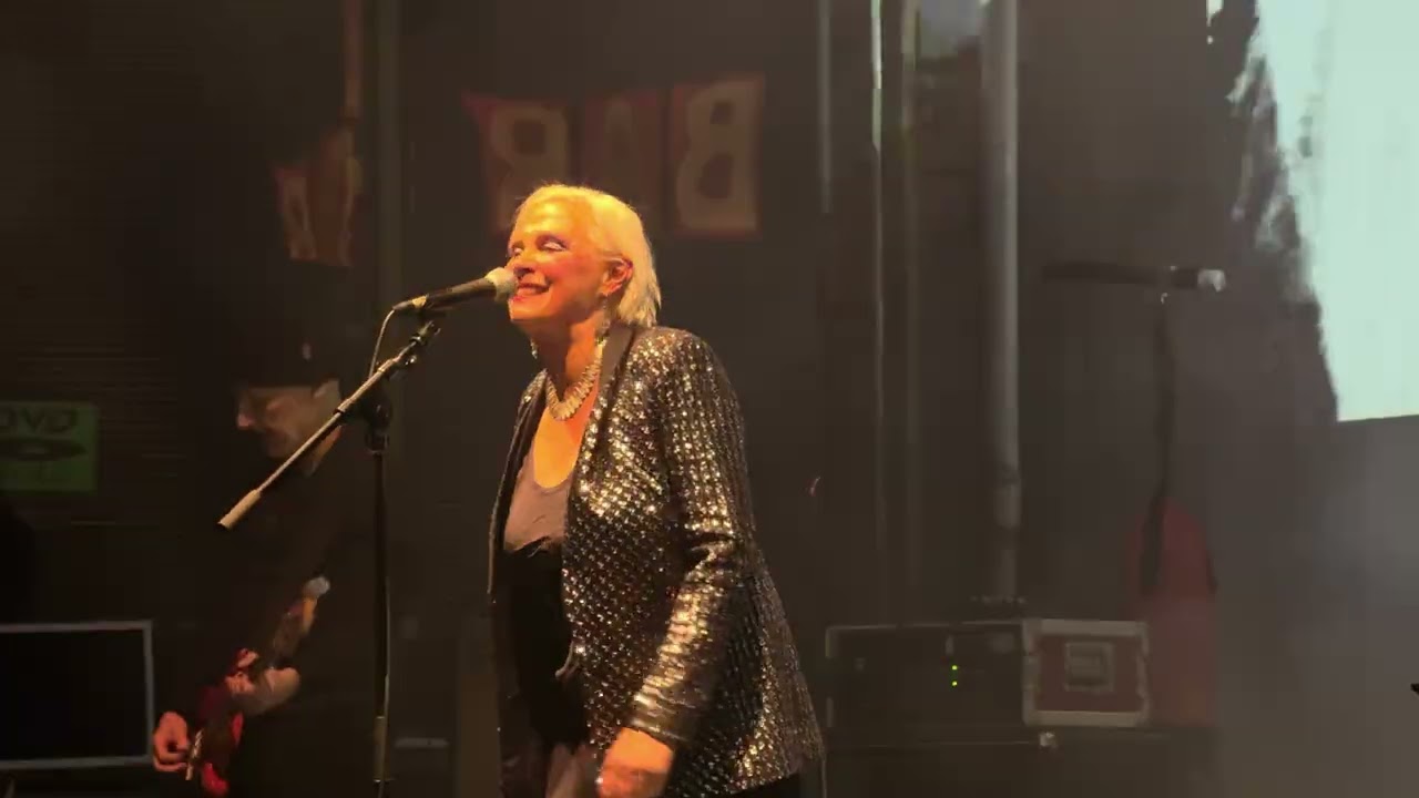 Anja Huwe - Rabenschwarz (Live @ Volksbühne am Rosa-Luxemburg-Platz, 28.09.2025, Berlin)