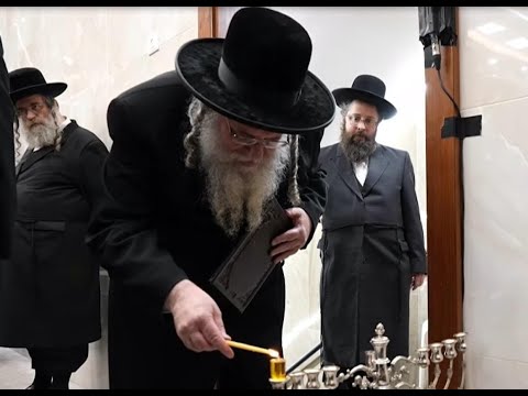 שידור חי ממעמד הדלקת נר א' דחנוכה תשפ"ו - הגאון רבי שאול אלתר