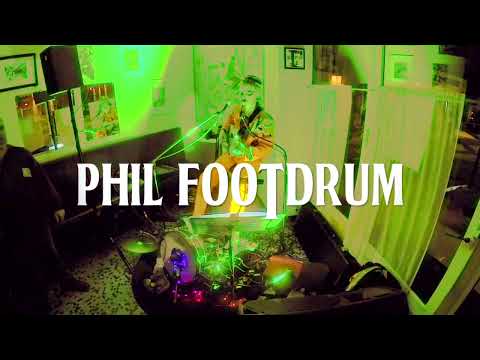 John Lennon "Cold turkey" live by Phil FooTdrum one man band
