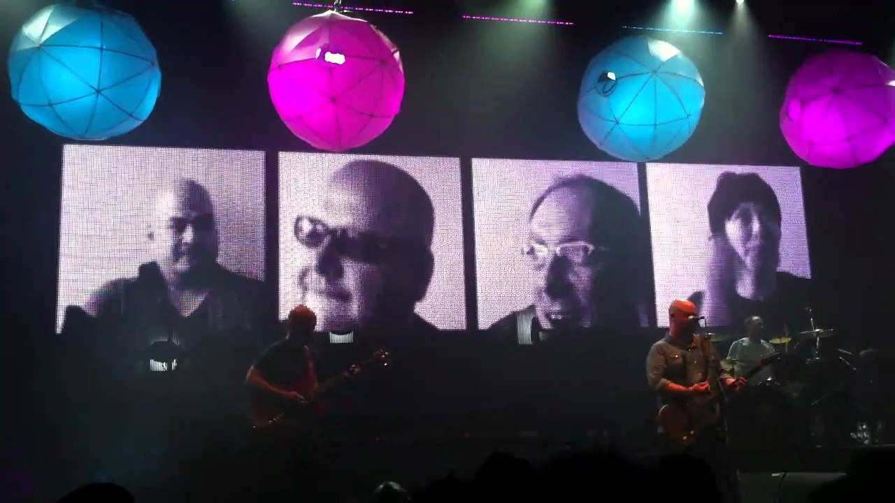 Pixies 'Here Comes Your Man' in HD LIVE at Austin Music Hall 9/2010 - YouTube