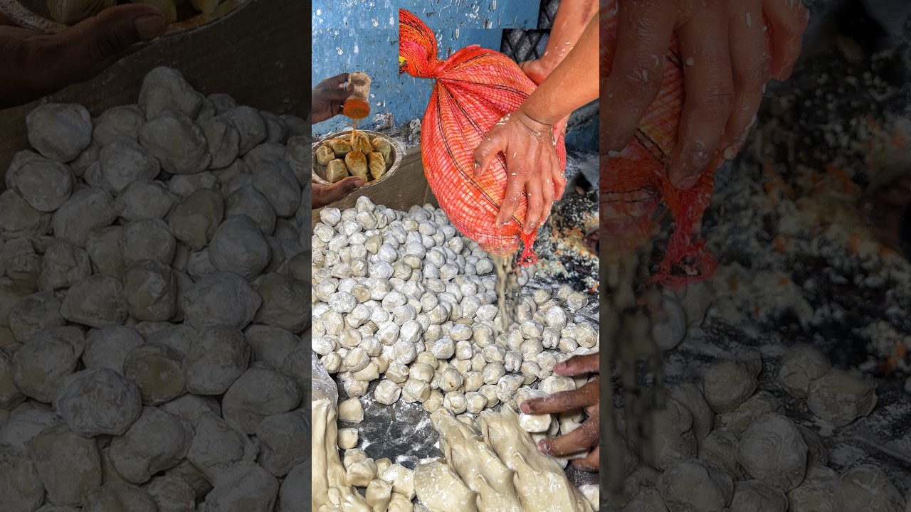 Shocking Making of Delhi's Famous Momos😱😱 क्या आपको भी मोमोज पसंद हैं??😳😳 Indian Street Food