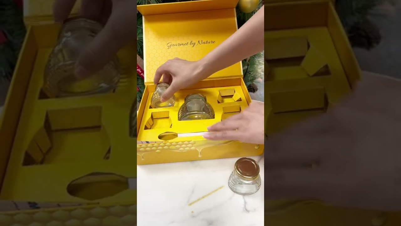 Magnetic collapsible box for honey packaging