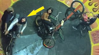 Bidadari berhijab didalam tong setan numpak RX KING, pasti seru nih. Selvi crazy wheels (part 1)