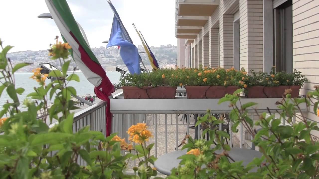 Review: The Royal Continental Hotel, Napoli / Naples, Italy - July 2014