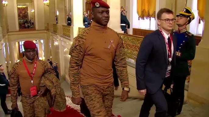 Jinsiy oyinlar bilan video