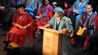 陳奕迅博士於英國Kingston University畢業禮上即席獻唱(天下無雙)